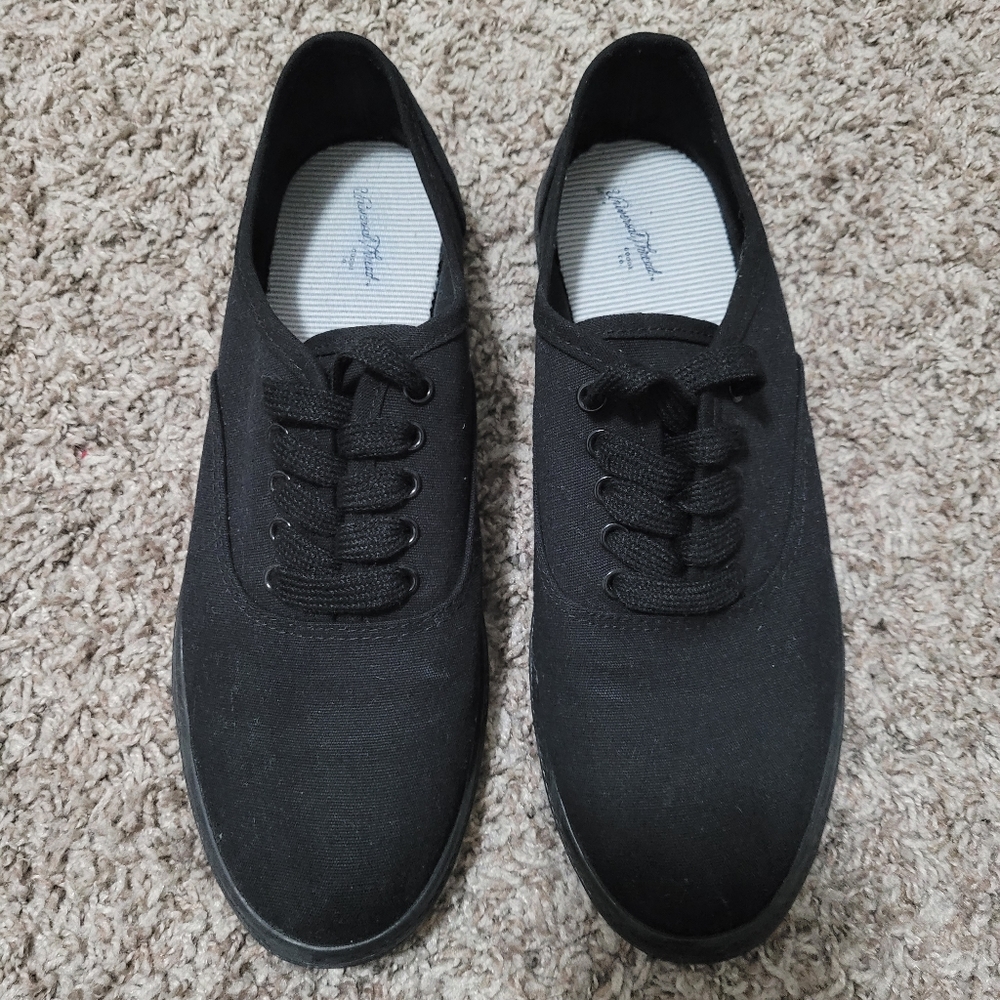 Universal Thread tennis shoes, black, 8